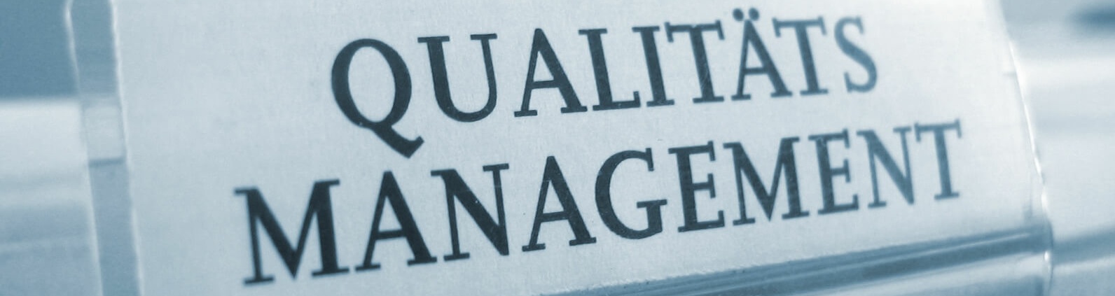 Ordner-Etikette mit dem Begriff Qualitätsmanagement